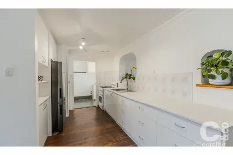 8 Ennis Ct, Orelia, WA 6167