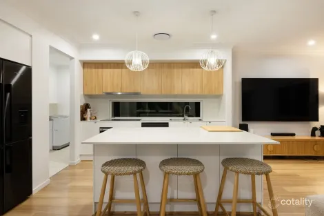 Property photo of 8 Knot Court Nerang QLD 4211
