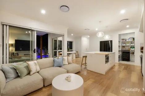 Property photo of 8 Knot Court Nerang QLD 4211
