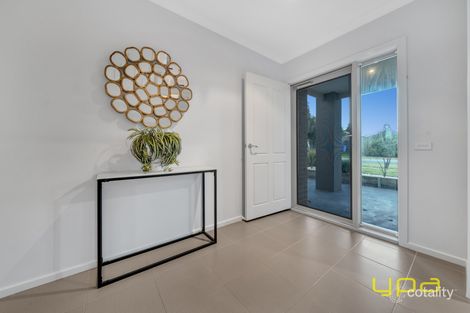 Property photo of 26 City Vista Circuit Cranbourne West VIC 3977