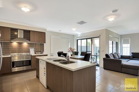 Property photo of 32 Monet Drive Truganina VIC 3029