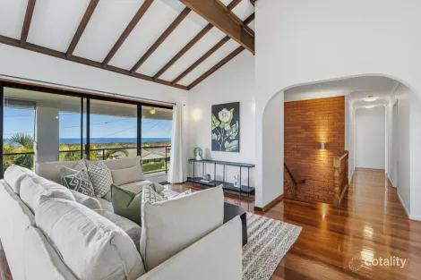 Property photo of 21 Seaview Road Banora Point NSW 2486
