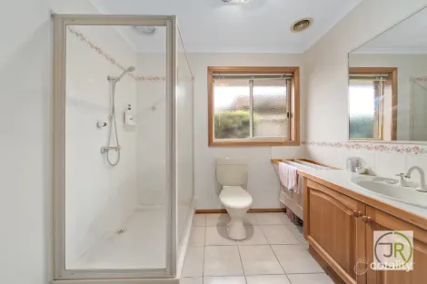 Property photo of 2 St Cloud Court Cranbourne North VIC 3977