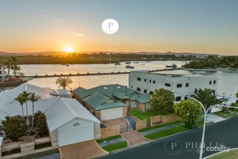 Property photo of 4 Oxley Drive Paradise Point QLD 4216