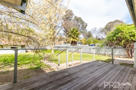 Property photo of 10 Banksia Crescent Tumut NSW 2720