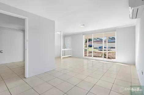 Property photo of 26 Hamlet Crescent Rosemeadow NSW 2560