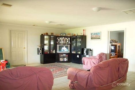 Property photo of 8 Saunders Crescent Wodonga VIC 3690