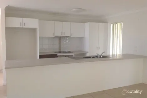 Property photo of 27 Lakeside Drive Emerald QLD 4720