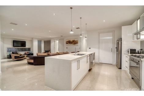 Property photo of 2 Wildfire Court Mill Park VIC 3082