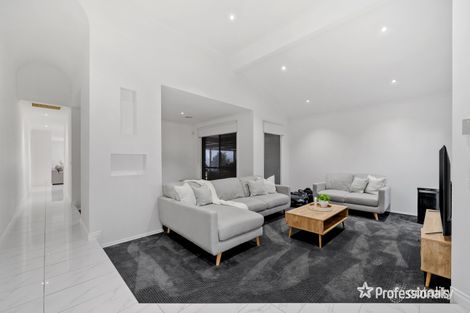 Property photo of 15 Pimelea Way Hillside VIC 3037