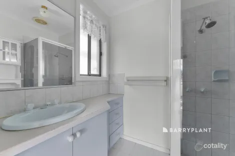 Property photo of 9 Ingleton Court Narre Warren VIC 3805