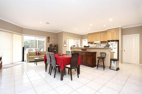 Property photo of 9 Deanswood Place Brookfield VIC 3338