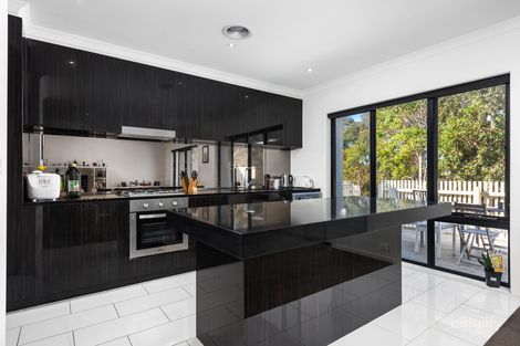 Property photo of 19 Greenwich Crescent Bundoora VIC 3083