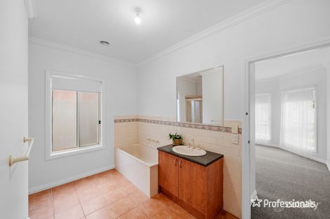Property photo of 14 Edgbaston Parade Caroline Springs VIC 3023