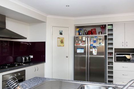 Property photo of 2 Red Blaze Place Tarneit VIC 3029
