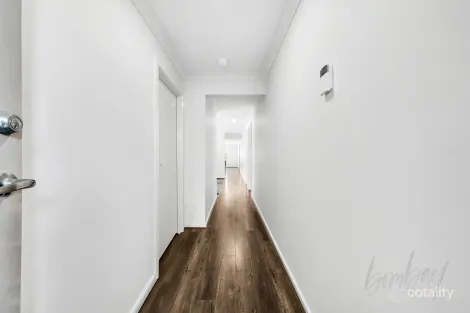 Property photo of 21 Astbury Crescent Mickleham VIC 3064