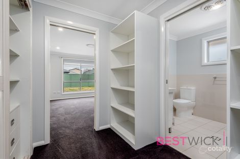 Property photo of 16 Governors Parade Windradyne NSW 2795