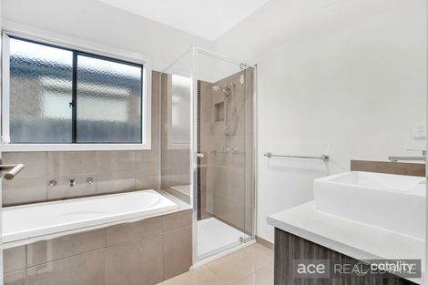 Property photo of 1/31 Red Robin Road Truganina VIC 3029