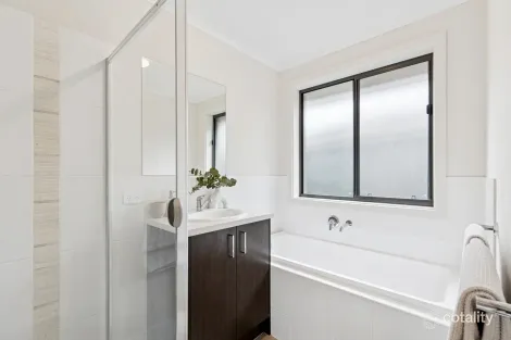 Property photo of 40 Rosewater Circuit Mount Barker SA 5251