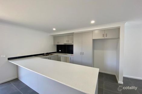 Property photo of 5 Verdelho Way Clyde North VIC 3978