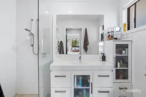 Property photo of 10 Ocean View Street Benowa QLD 4217