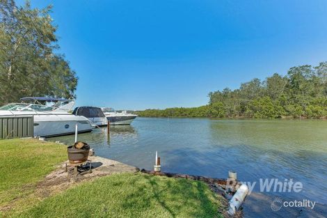 35 Brougham Ave, Fennell Bay, NSW 2283