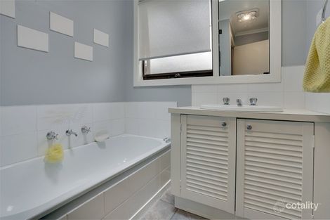 Property photo of 1 Allenby Avenue Cockatoo VIC 3781