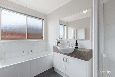 Property photo of 48 Szer Way Carrum Downs VIC 3201