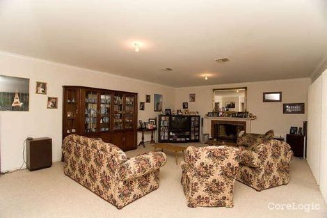 Property photo of 44 Solent Crescent Taylors Lakes VIC 3038