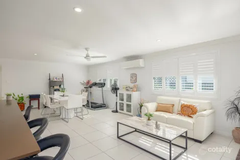 Property photo of 2 Hampton Court Southside QLD 4570