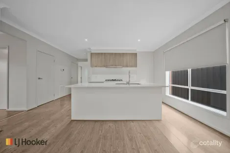 Property photo of 33 Peninsula Crescent Craigieburn VIC 3064