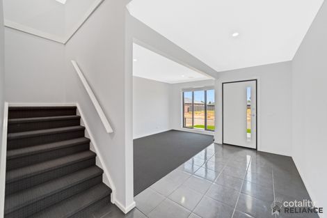 Property photo of 8 Ambervue Drive Cobblebank VIC 3338