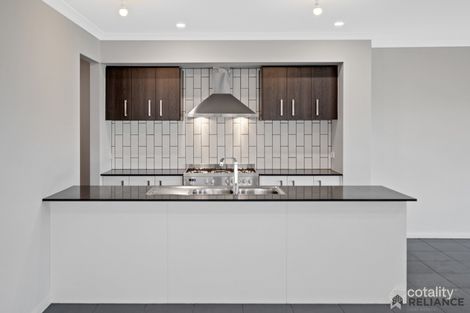 Property photo of 8 Ambervue Drive Cobblebank VIC 3338
