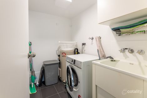 Property photo of 10/16 Stanhill Drive Surfers Paradise QLD 4217