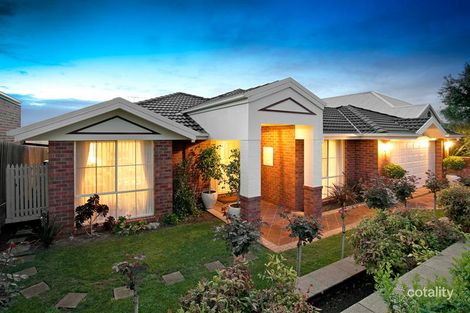 11 NIGHTINGALE CRES, BERWICK, VIC 3806