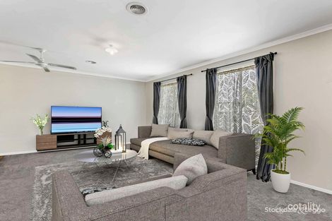 Property photo of 31 Masterton Place Cranbourne East VIC 3977