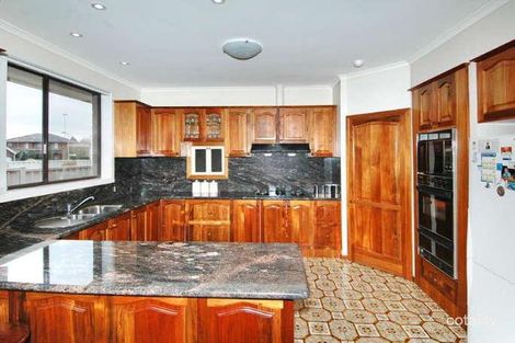 Property photo of 3 Gretal Court Taylors Lakes VIC 3038