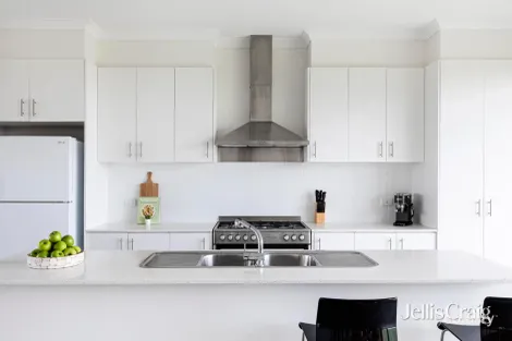 Property photo of 11 Diamond Boulevard Greensborough VIC 3088