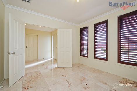 Property photo of 8 Gingelly Close Point Cook VIC 3030
