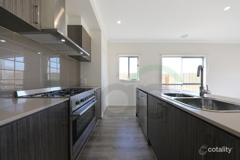 Property photo of 17 Hazelmere Avenue Eynesbury VIC 3338