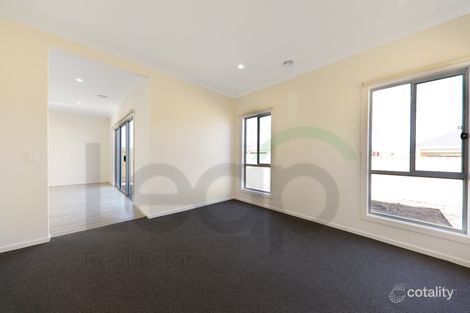 Property photo of 17 Hazelmere Avenue Eynesbury VIC 3338
