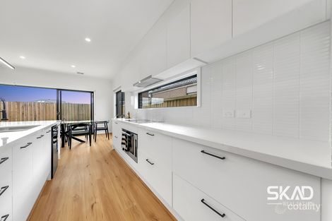 Property photo of 11 Sugarcane Street Mickleham VIC 3064