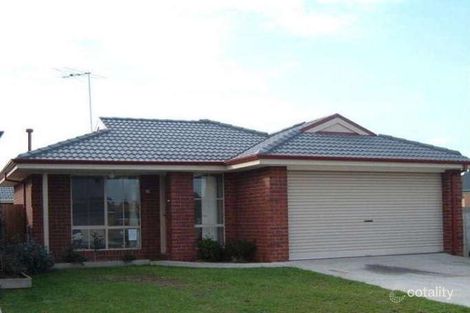 Property photo of 13 Rossi Close Pakenham VIC 3810