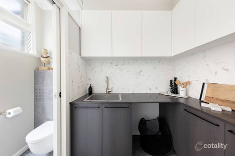 Property photo of 2/242 Woodland Street Strathmore VIC 3041
