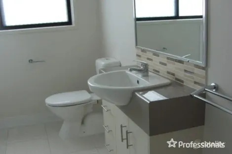 Property photo of 8 Harmony Drive Clinton QLD 4680