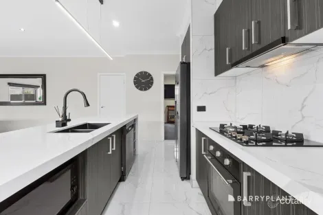 Property photo of 32 Dunraven Crescent Doreen VIC 3754