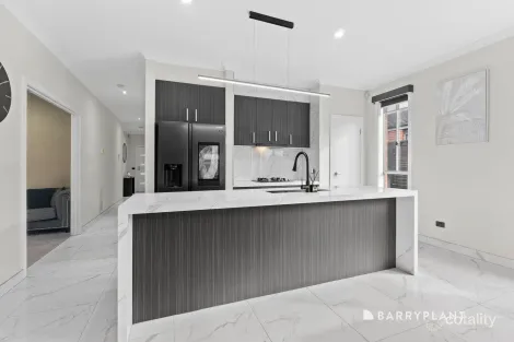 Property photo of 32 Dunraven Crescent Doreen VIC 3754