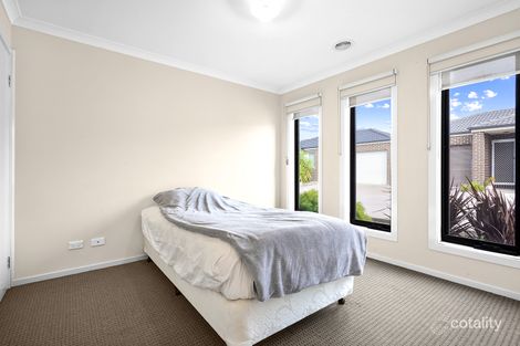 Property photo of 45 Renlik Circuit Cranbourne North VIC 3977