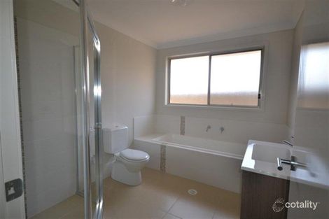 Property photo of 16 Ellalong Way Woongarrah NSW 2259