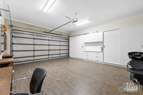 Property photo of 9 Springleaf Avenue Clyde North VIC 3978